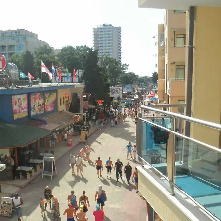 7 In Kaya House