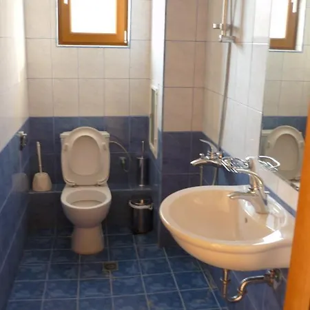 7 In Kaya House Apartment *